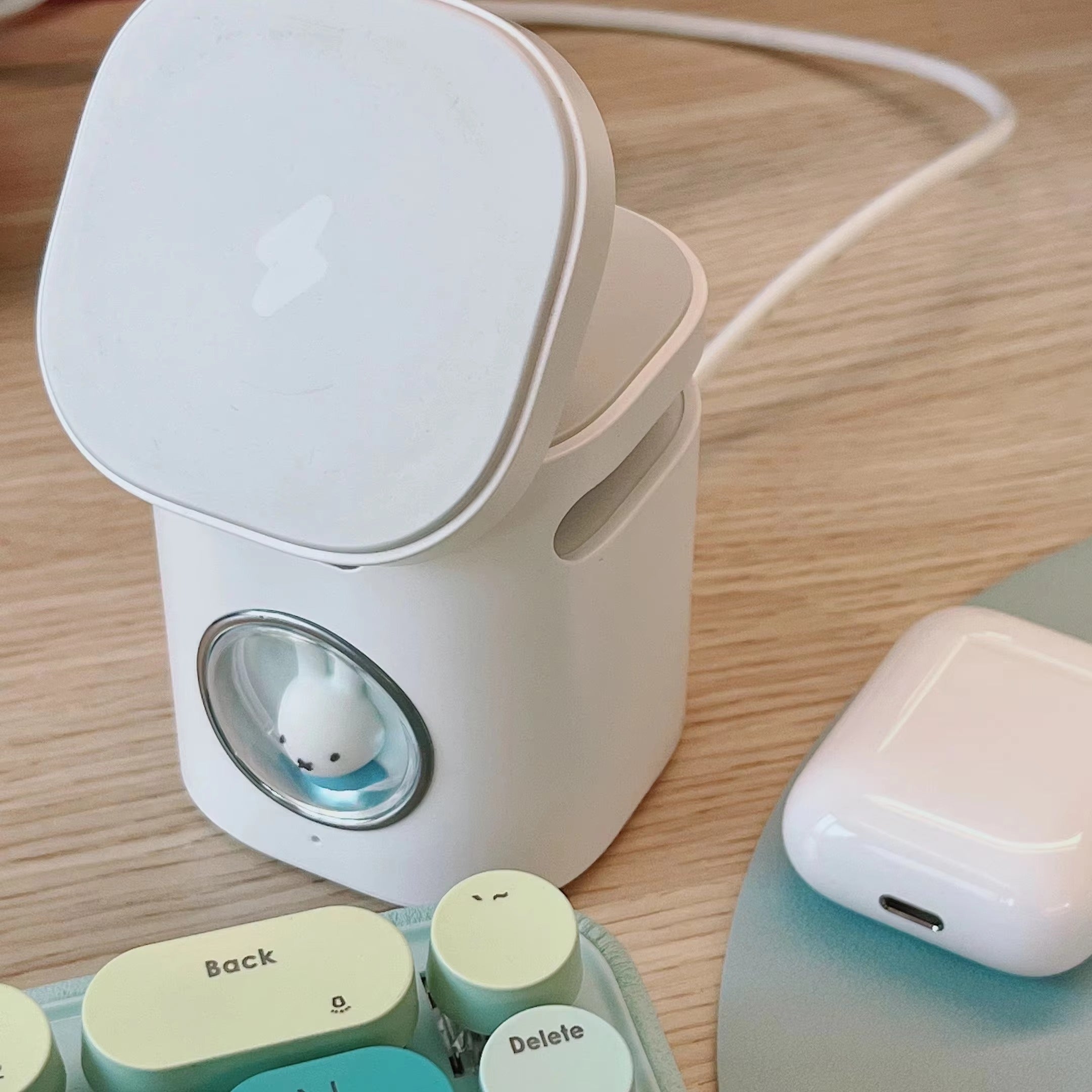 Premium Magnetic Wireless Charging Station with Bluetooth Speaker – 15W Fast Charger Stand and Phone Holder Dock for iPhone and AirPods