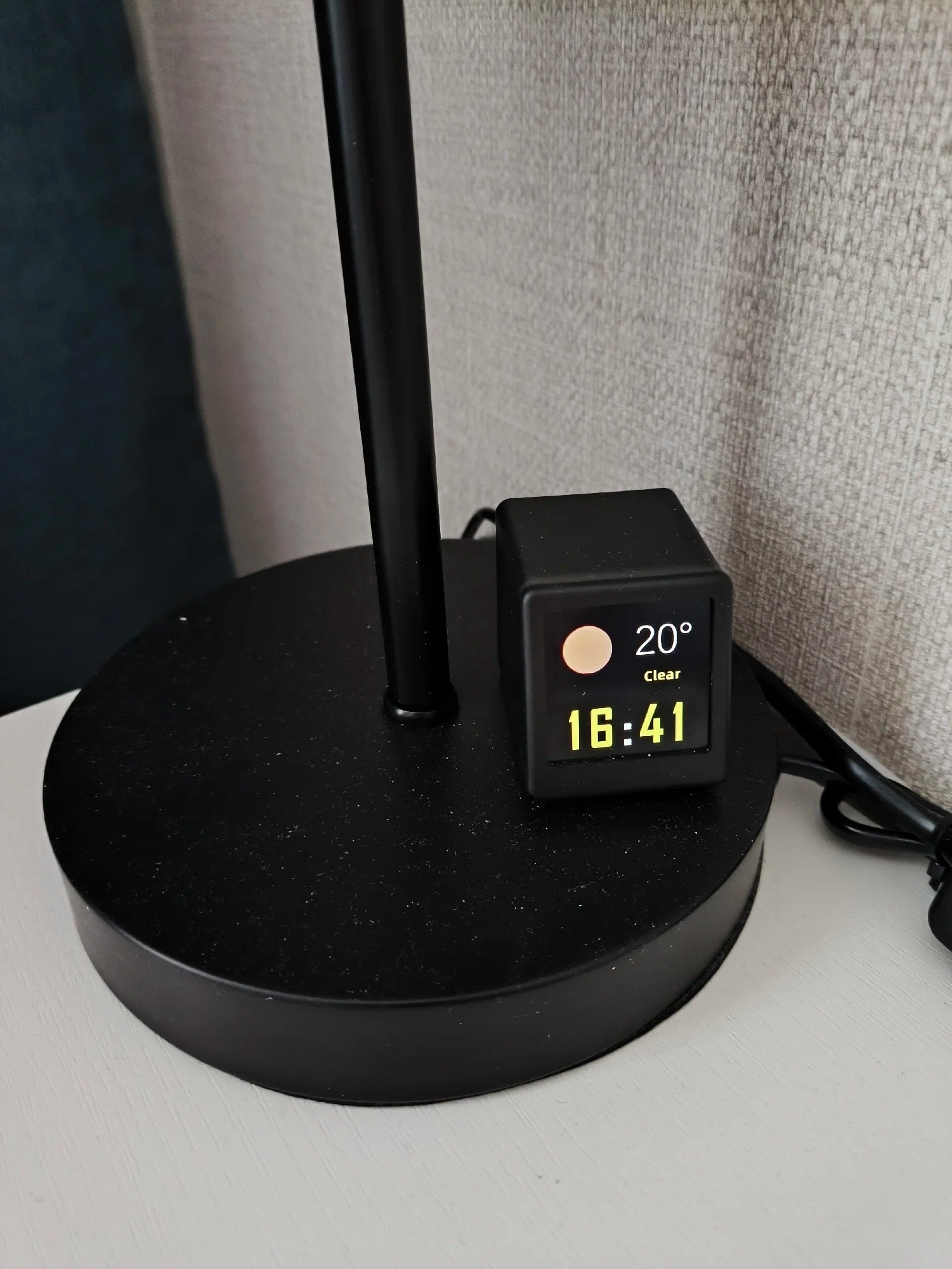 Premium Creative Smart WiFi Desktop Clock for iPhone –Mini Weather Display with Cute Animations, Electronic Photo Frame