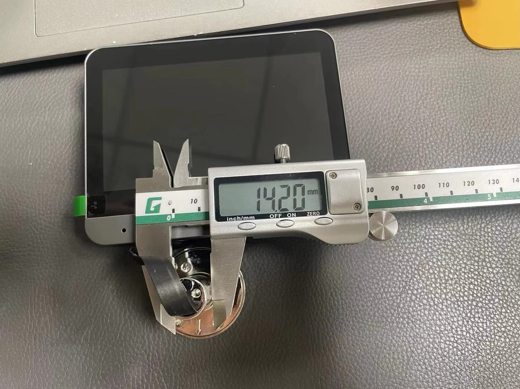 High Quality Smart Door Viewer for iPhone, 3MP WiFi Peephole Camera, Battery-Powered PIR Motion Sensor with 140° Wide Angle 